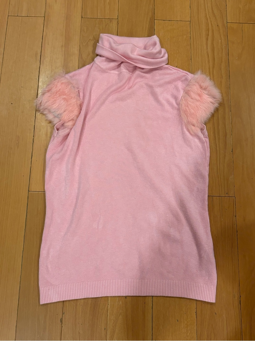 Sleeveless Pink Turtleneck Sweater with Faux Fur Trim